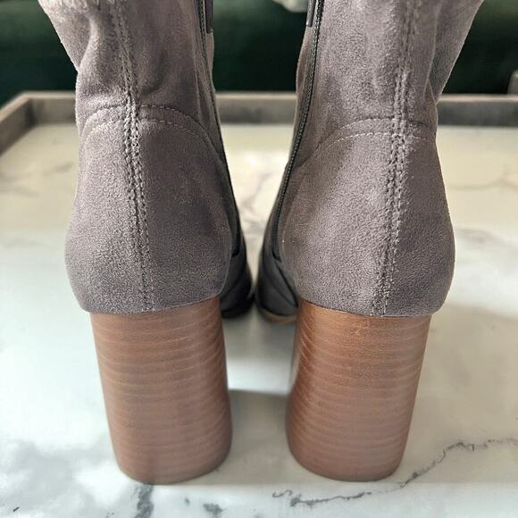 Steve Madden Gray Suede Touchdown Booties Size 6 - Picture 7 of 10